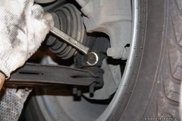 Меняем шаровые опоры на Skoda Felicia