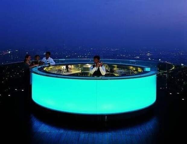 Бар на крыше отеля Lebua State Tower в Бангкоке Бар на крыше отеля Lebua State Tower в Бангкоке
