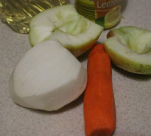 Витаминный салат из репы, моркови и яблока