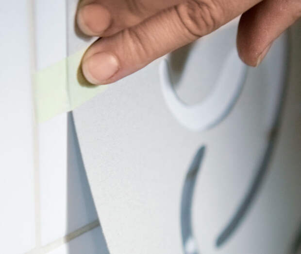 Крепим трафарет