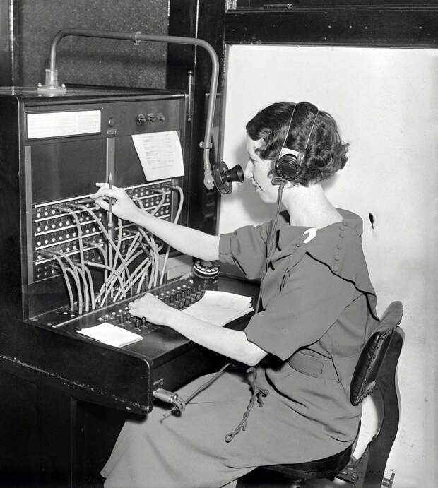 Телефонистка за работой (1935 год) авто, олдтаймер, ретро фотографии, старинные автомобили