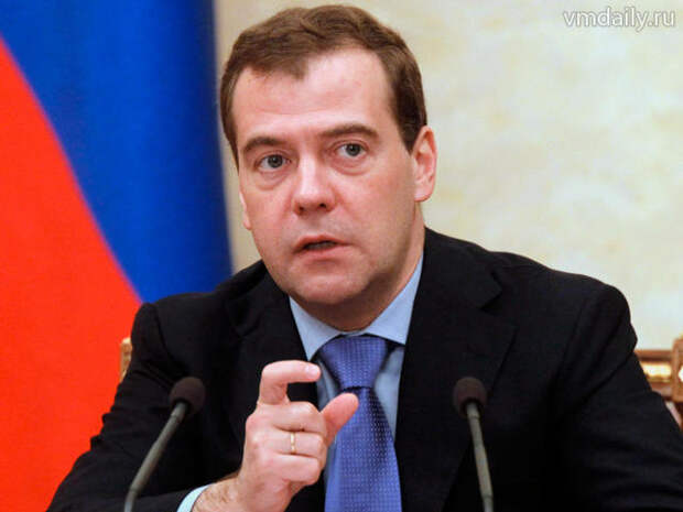 Премьер-министр РФ Дмитрий Медведев рассказал на заседании правительства в четверг, как должна работать сфера госуслуг.