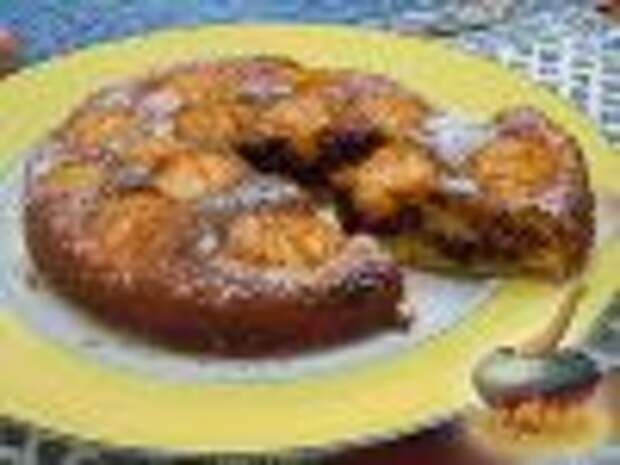 Фото к рецепту: Мраморный пирог с яблоками