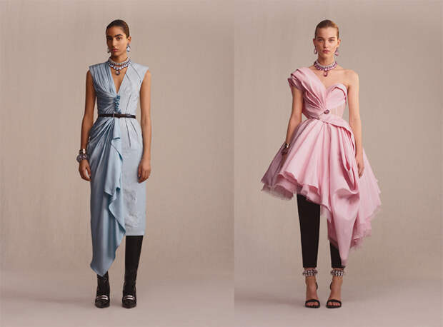 Фотографии из лукбука Alexander McQueen. Коллекция Сары Бертон. Фотографии из лукбука Alexander McQueen. Коллекция Сары Бертон.