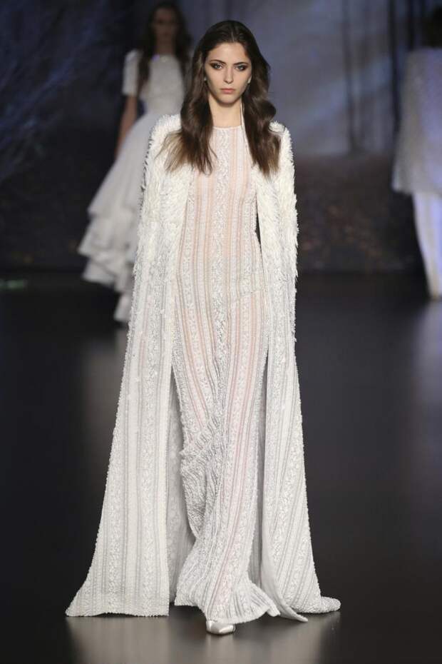 Русская сказка от Ralph & Russo осень-зима 2015 - 2016: великолепные и царственные наряды Русская сказка от Ralph & Russo осень-зима 2015 - 2016: великолепные и царственные наряды