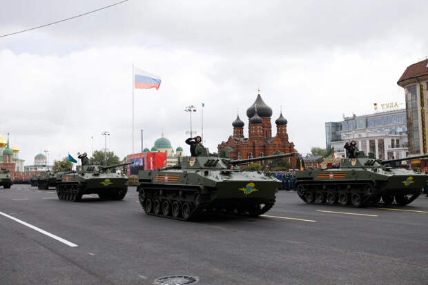 Участникам военного парада в Туле будут вручать памятный знак