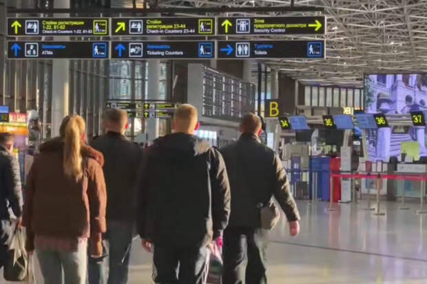 Десятки рейсов задержались в аэропорту Сочи из-за ночных ограничений