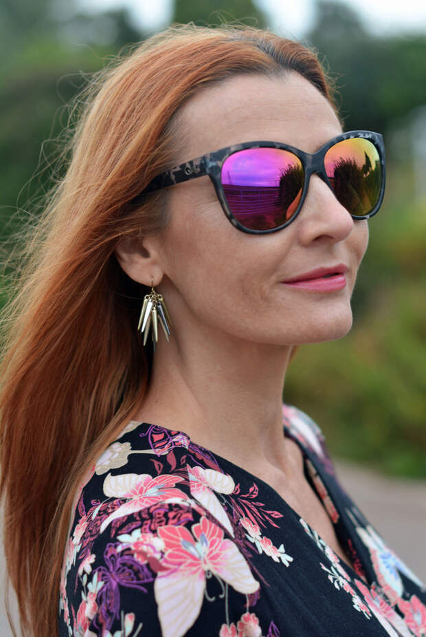 Butterfly print maxi dress, mirrored sunglasses