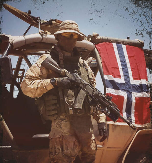 Норвежские добровольцы, вооруженные автоматами АК-74, из состава добровольческого подразделения Þorbrandr, действовавшего на стороне российских сил в Сирии, 2017 год (с) Skandinavisk Frihet