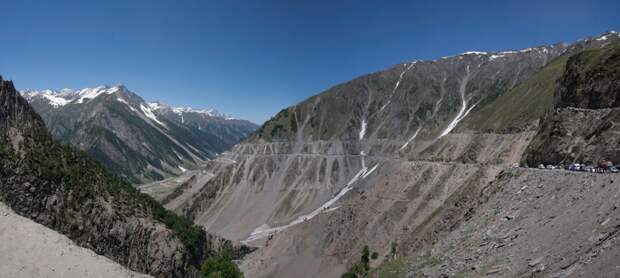 the-most-dangerous-road-in-india-artnaz-com-2