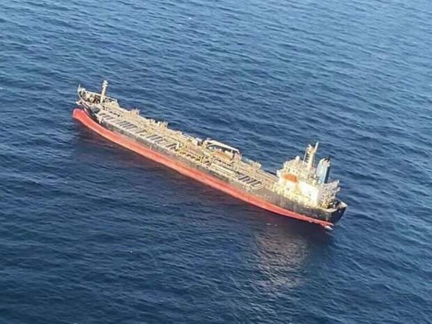 Греческий танкер с российскими нефтепродуктами нашел способ избежать удара хуситов в Красном море