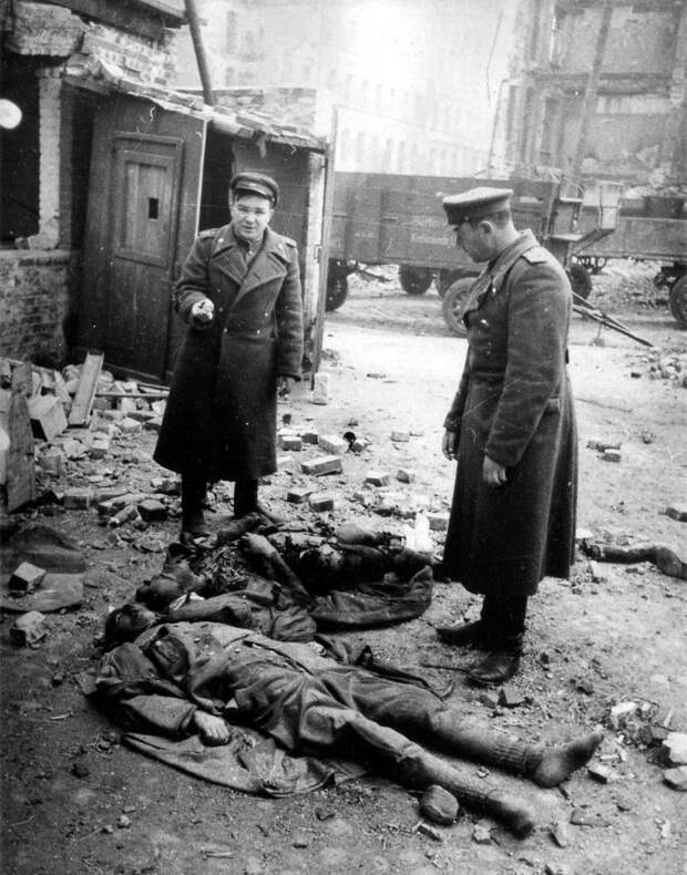 Падение Берлина на фотографиях весны 1945 года (11)