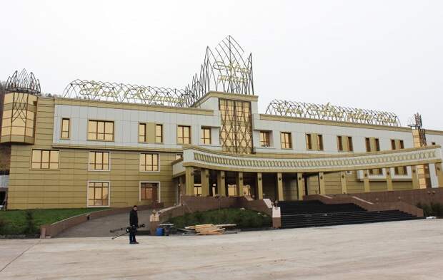 Строительство игорной зоны "Сибирская монета". На фото: комплекс "Altai Palace"
