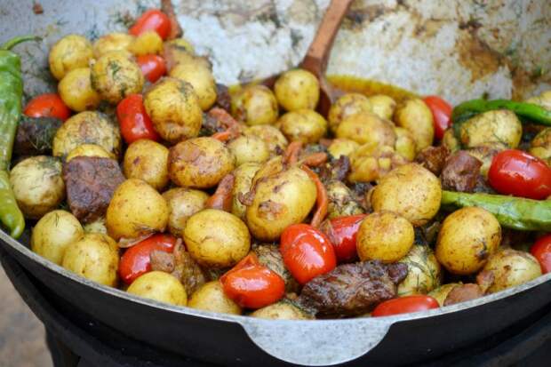 Тушеное мясо с картофелем