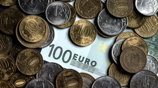 Рубль растёт к доллару и евро