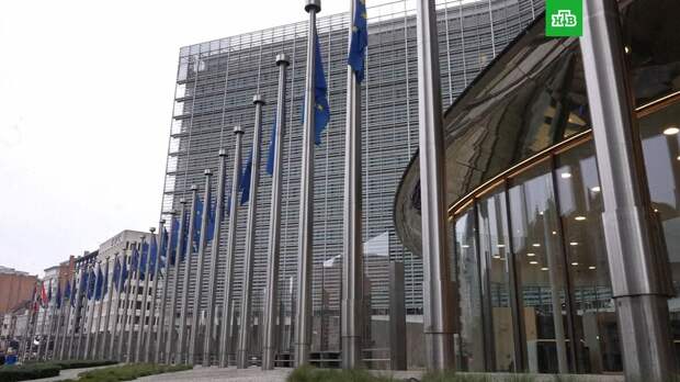 FT: ЕС не сможет выполнить обещание купить у США нефть и газ на $750 млрд.