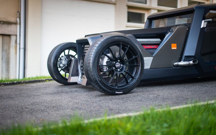 Французская студия «ESPERA Sbarro Montbeliard» представила свой новый концепт-кар Sbarro Eight HOTROD (15 фото) Новый концепт-кар Sbarro Eight HOTROD