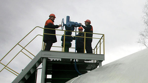 Рабочие на нефтепроводе Дружба 