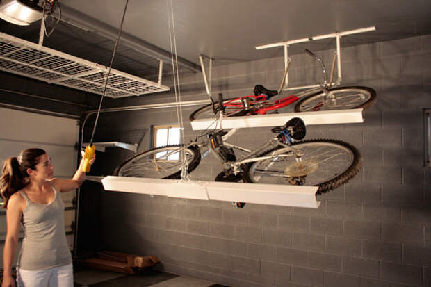 Гараж: 35. Храните велосипеды параллельно потолку кухня, хранения