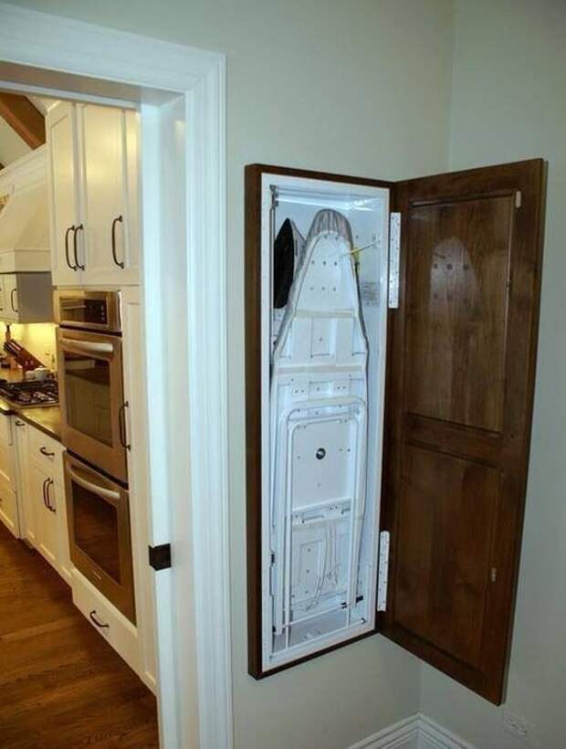 Деревянный шкафчик для гладильной доски