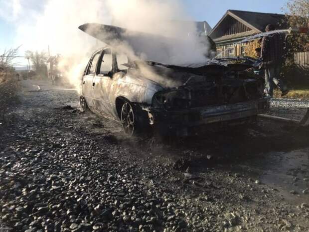 В Верхнем Тагиле на ходу загорелся автомобиль
