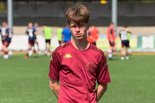 В Одессе из футбольной команды выгнали игрока за то, что он докопался к игроку...