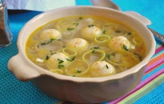 Куриный суп с манными клёцками