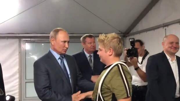 Путин высоко оценил спектакль «Грифон», который посмотрел в Крыму Путин высоко оценил спектакль «Грифон», который посмотрел в Крыму