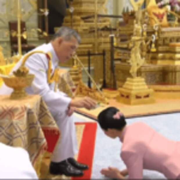 Король Таиланда любовницу сделал второй женой