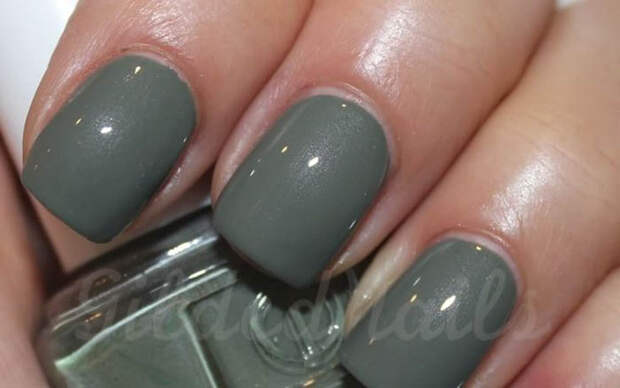 Best Nail Polish Colors for Summer Tan