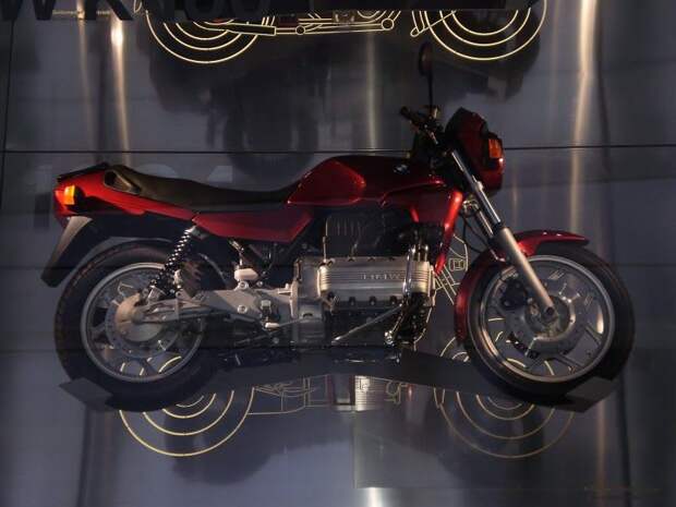 Музей мотоциклов BMW в Мюнхене (25 фото) Музей мотоциклов BMW в Мюнхене (25 фото)