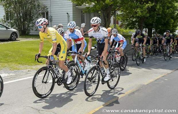 Race leader Gregory Daniel (Axeon Hagens Berman) (фото: Robert Jones)