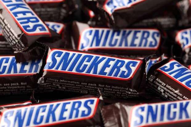 Батончики Mars, Snickers и Milky Way срочно отзывают из продаж из-за опасного "ингредиента"