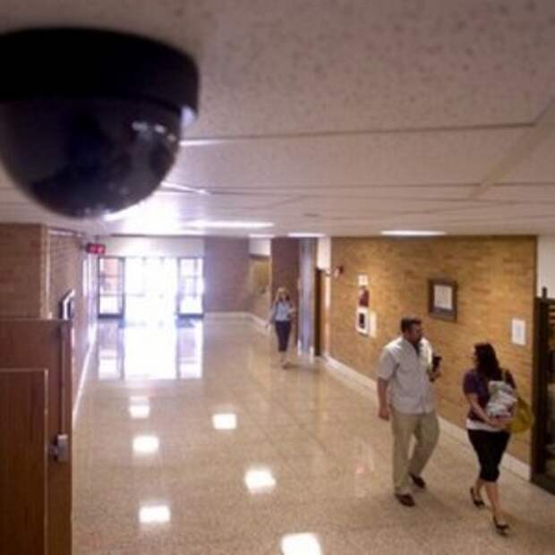 Хол камер. Система видеонаблюдения в гостинице. Видеокамеры в гостинице. Школьные камеры видеонаблюдения. Видеокамера в школе.