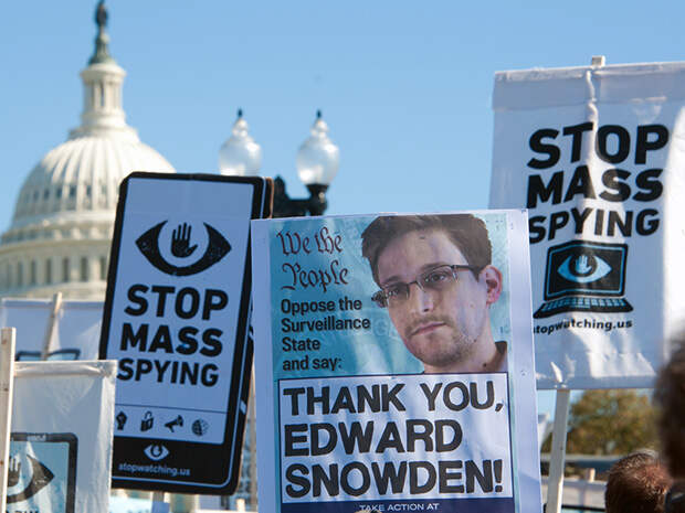 Прошедшая у Белого Дома акция поддержки Эдварда Сноудена