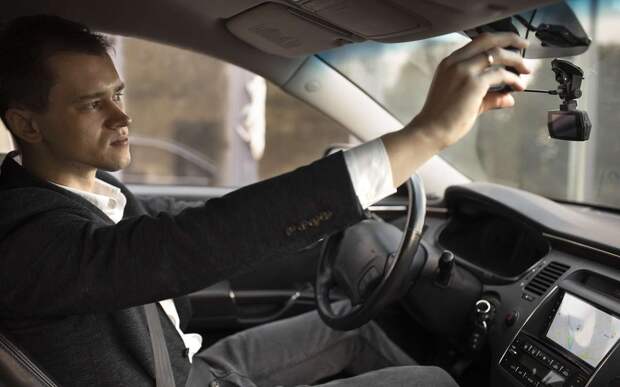 Надежный помощник на дороге: представлен новый видеорегистратор с GPS-информером