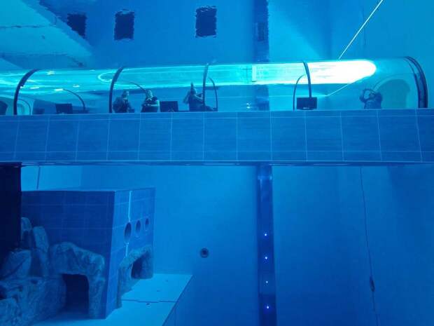 the-y-40-pool-located-inside-the-hotel-terme-millepini-in-padua-italy-is-the-worlds-deepest-swimming-pool-sinking-4214-meters-in-depth