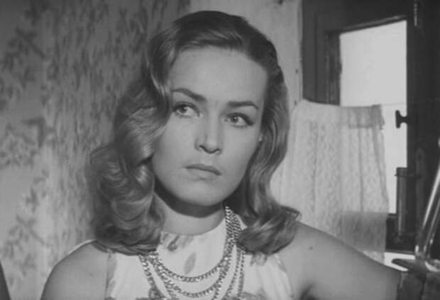 В 1966 году актриса снялась в роли Инки-эстонки в детективе «Два билета на дневной сеанс». Роль была не главной, но талантливо сыгранный персонаж принес красавице Чурсиной титул секс-символа