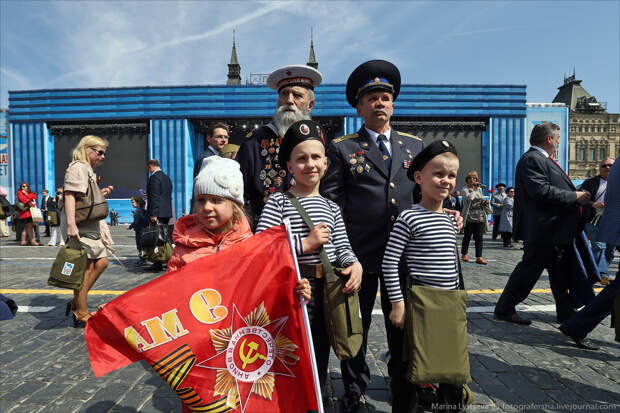 Взгляд изнутри Красной площади на парад  взгляд, красная, парад