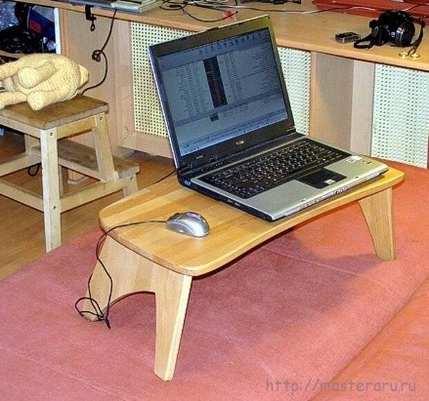столик ноутбука на диване