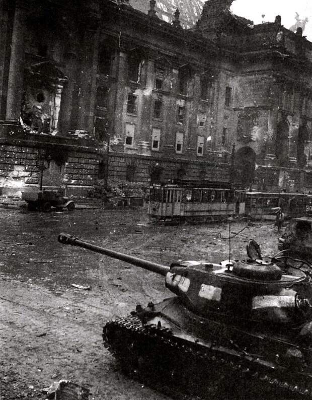 Падение Берлина на фотографиях весны 1945 года (8)