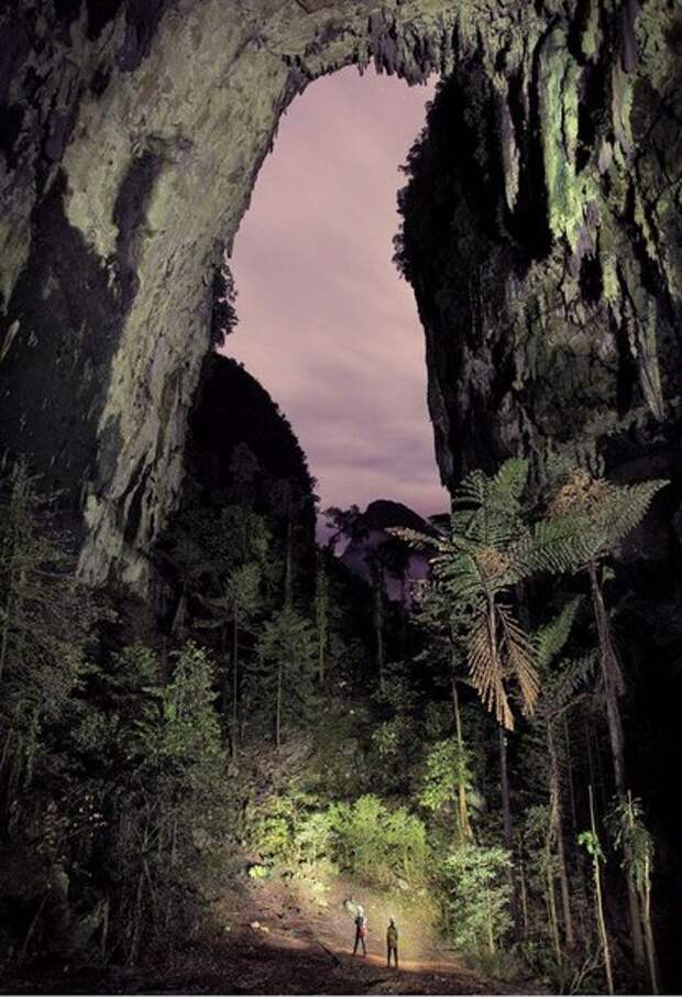 Ближе к центру Земли. Ближе к центру Земли.