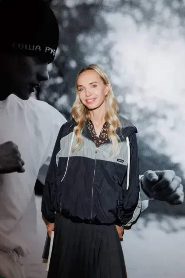 Илона Столье