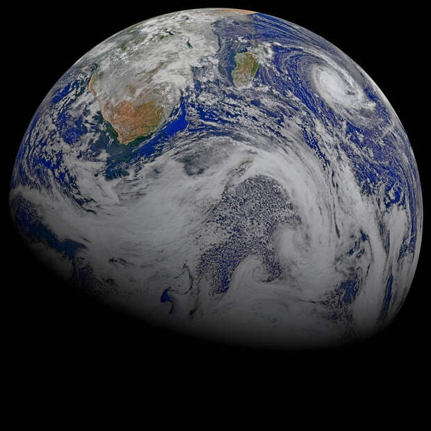NASA ко Дню Земли показало лучшие снимки нашей планеты