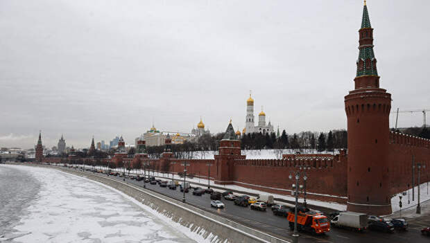 Вид на Московский Кремль с Большого Москворецкого моста. Архивное фото Вид на Московский Кремль с Большого Москворецкого моста. Архивное фото