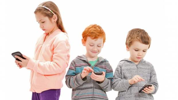 Дети с телефонами