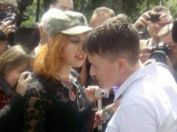 Я тебя "сгною": На Савченко набросились возле Верховной рады Я тебя "сгною": На Савченко набросились возле Верховной рады