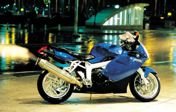 BMW K 1200 S. Максимальная скорость мотоцикла — 290 км/час. (Sungwon Kim)