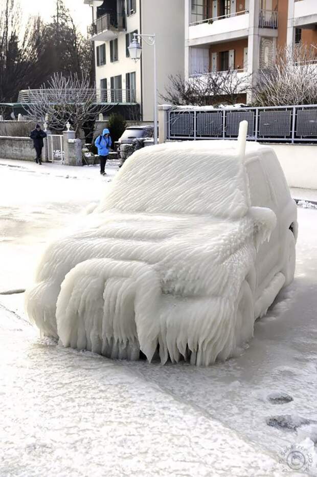замерзшие машины 