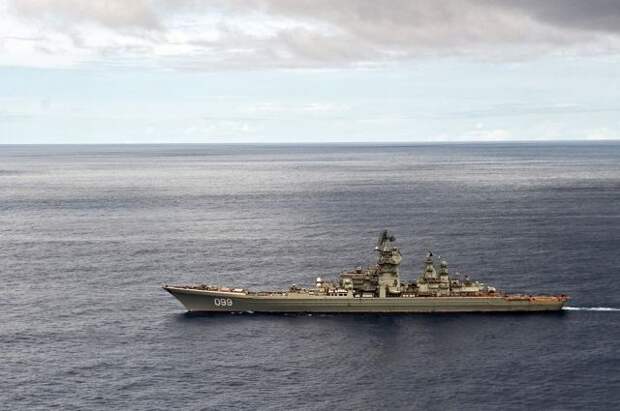 Конгрессмен поздравил ВМС США картинкой с российским крейсером